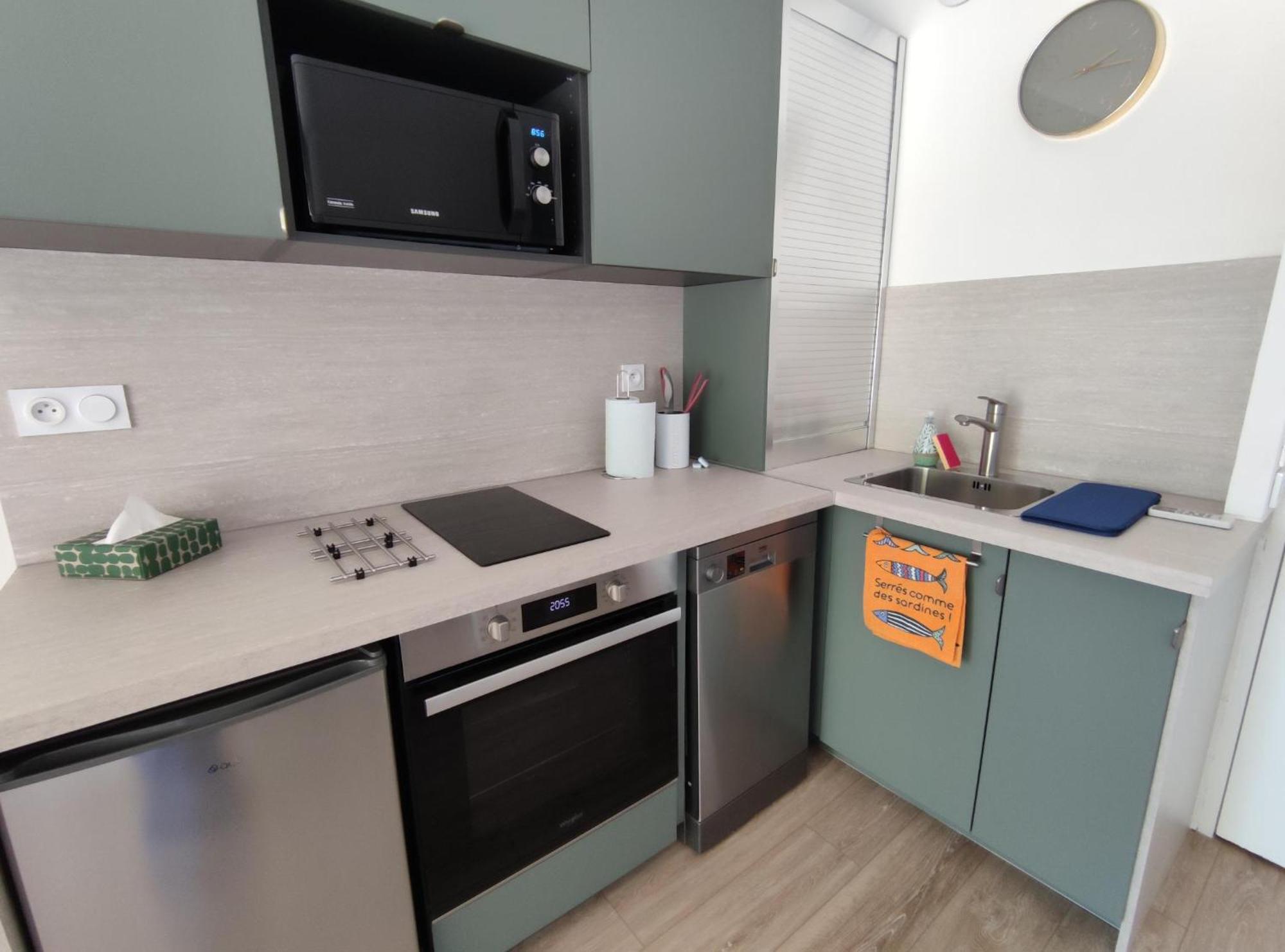 Appartement Studio Avec Parking Centre-ville Face A La Gare Plage & Commerces *