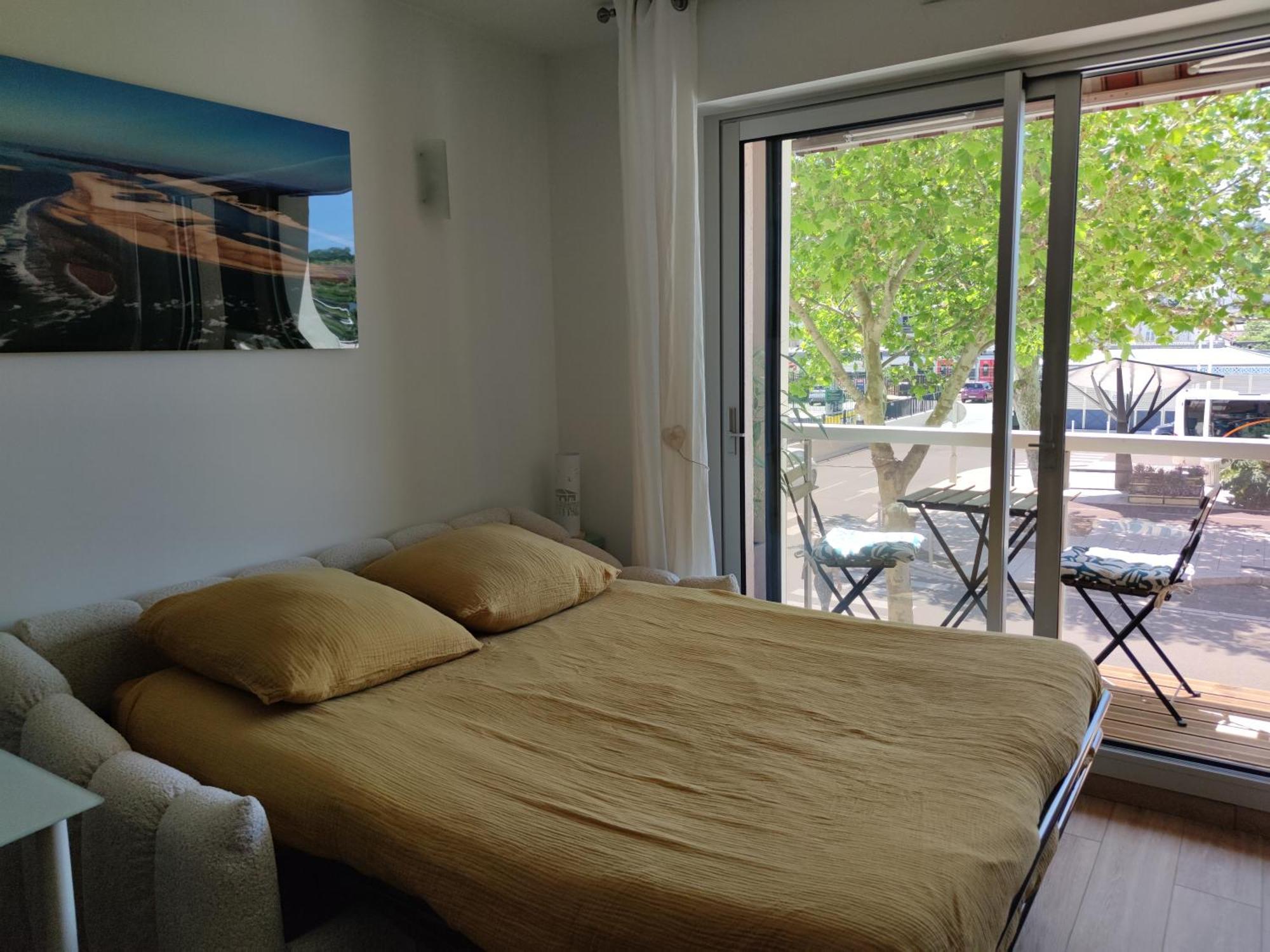 Studio Avec Parking Centre-ville Face A La Gare Plage & Commerces Apartment