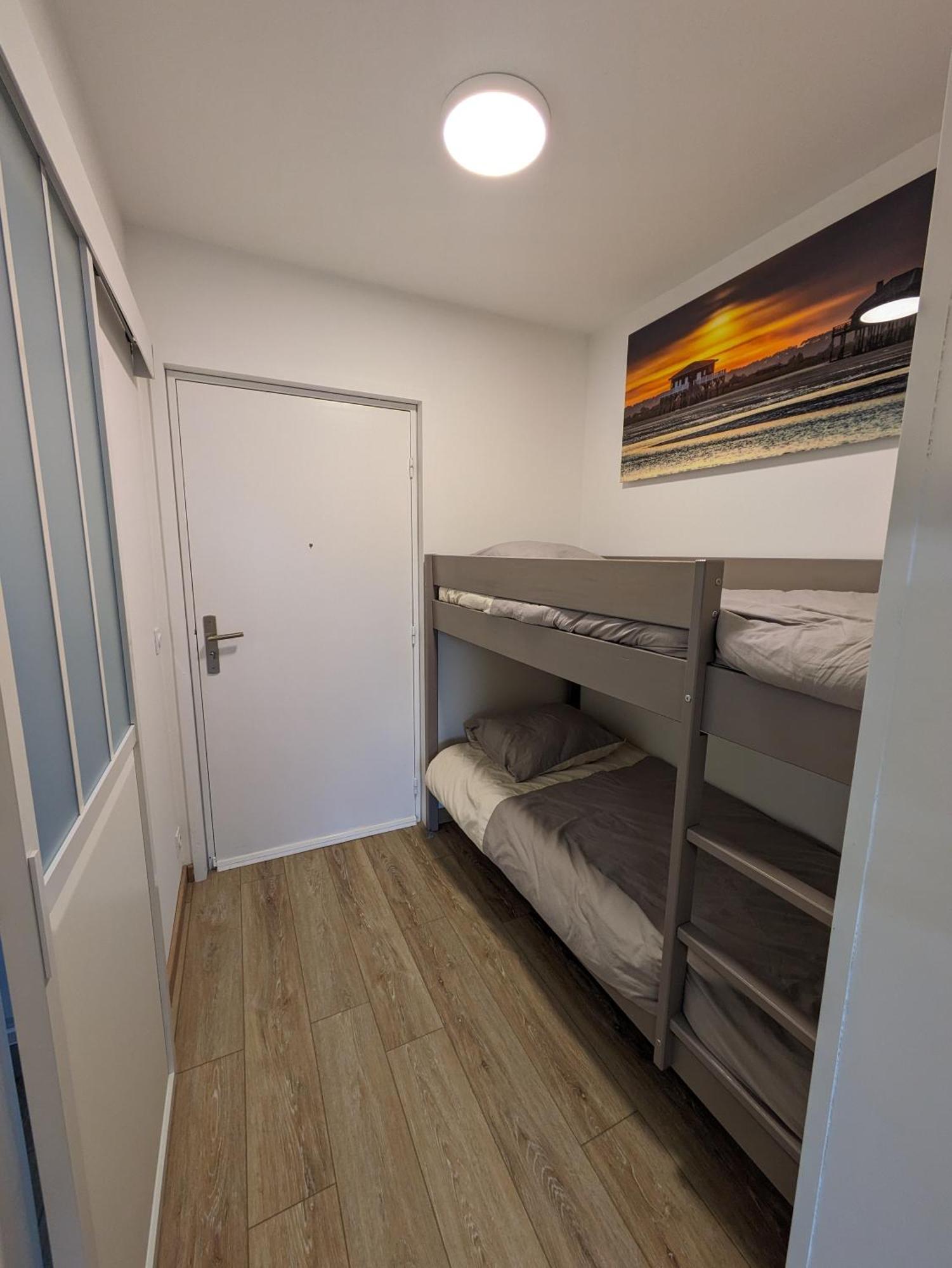 Studio Avec Parking Centre-ville Face A La Gare Plage & Commerces Appartement